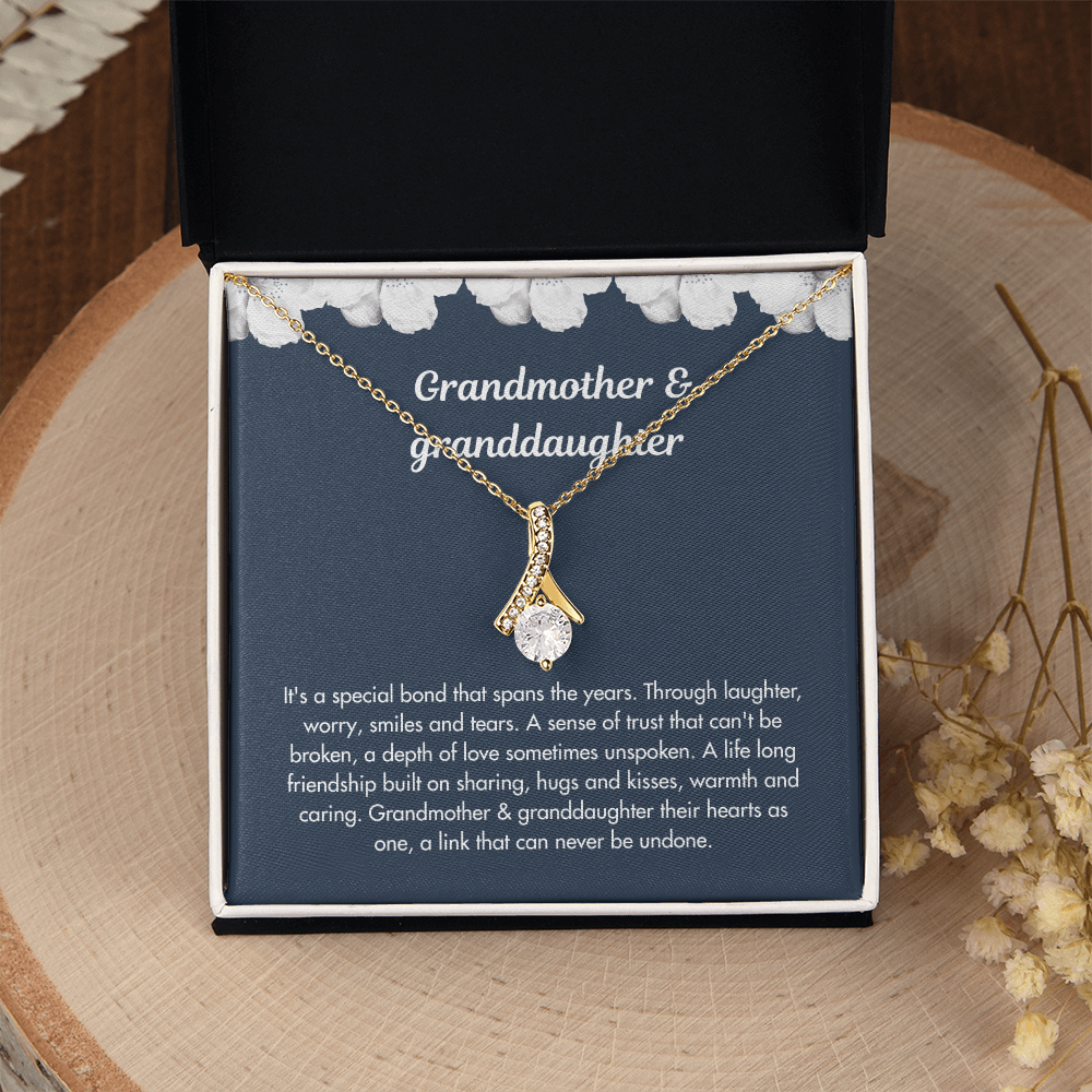 To My Granddaughter - ''A Link That Can Never Be Undone'' Alluring Beauty Necklace