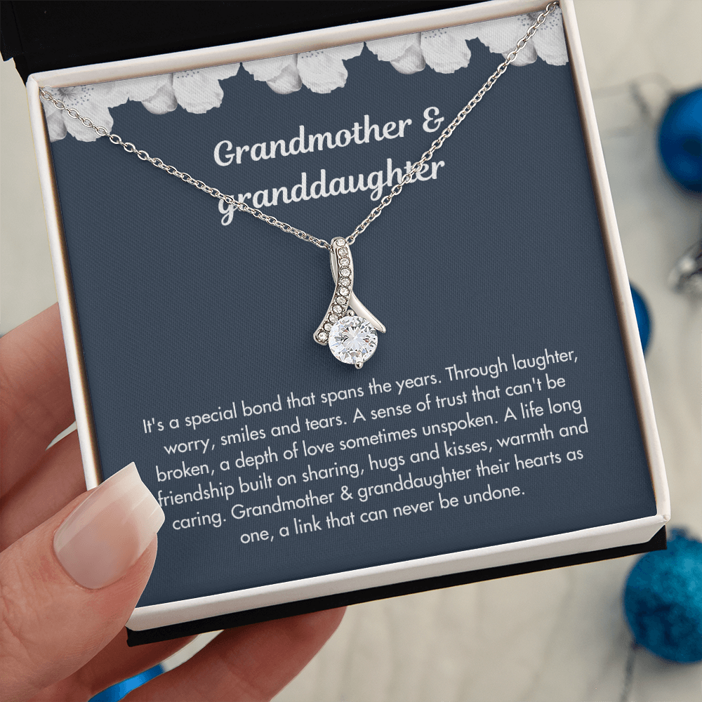 To My Granddaughter - ''A Link That Can Never Be Undone'' Alluring Beauty Necklace