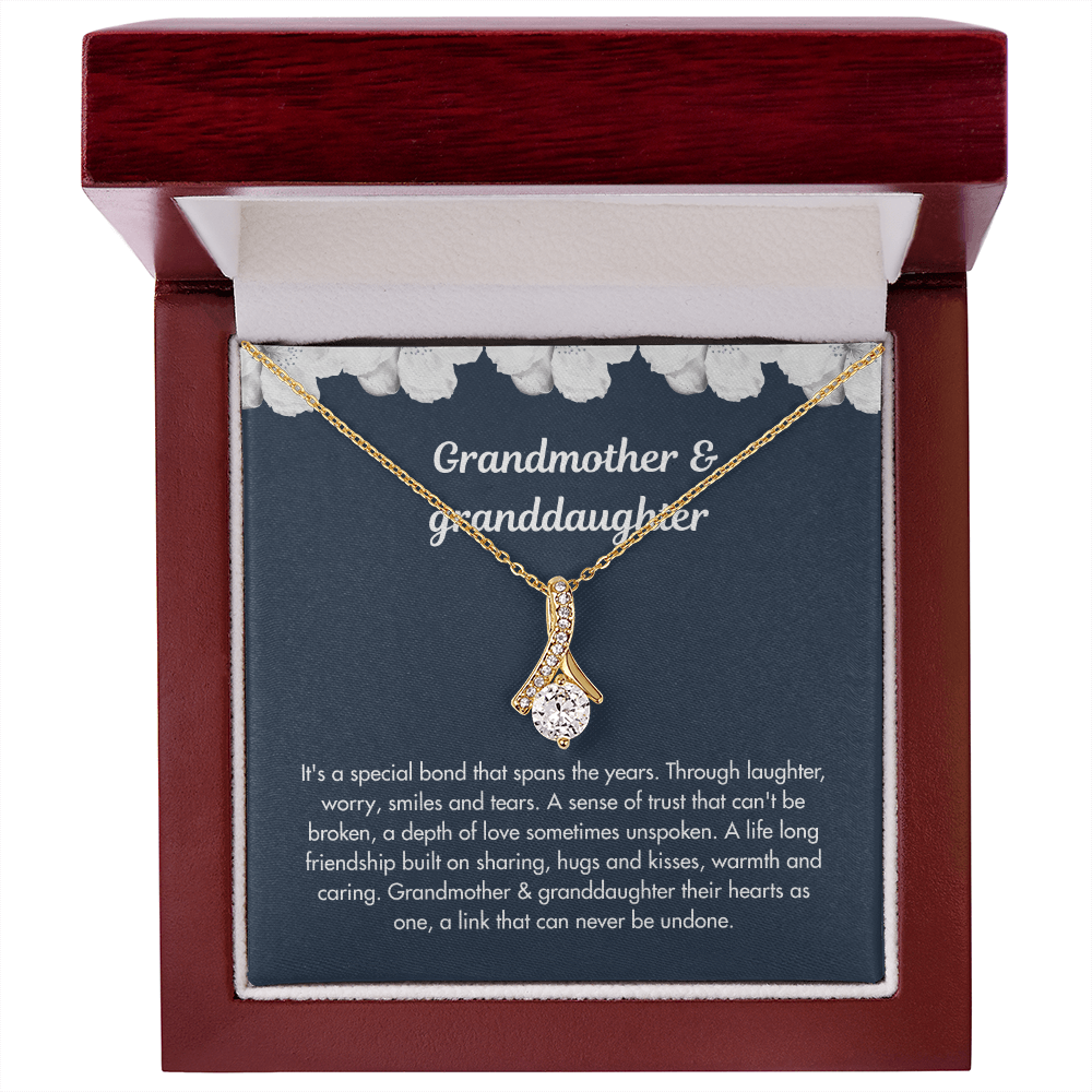 To My Granddaughter - ''A Link That Can Never Be Undone'' Alluring Beauty Necklace