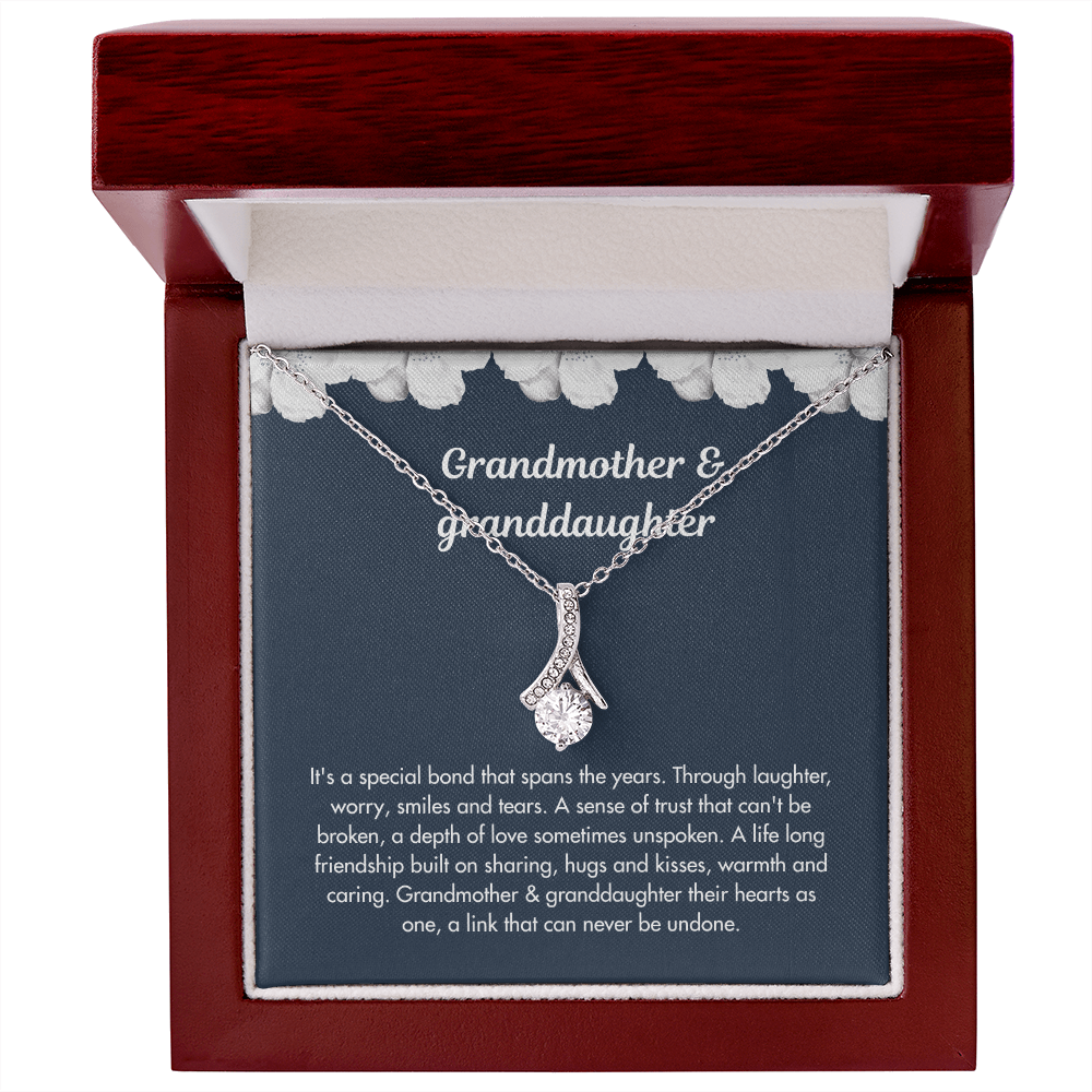 To My Granddaughter - ''A Link That Can Never Be Undone'' Alluring Beauty Necklace