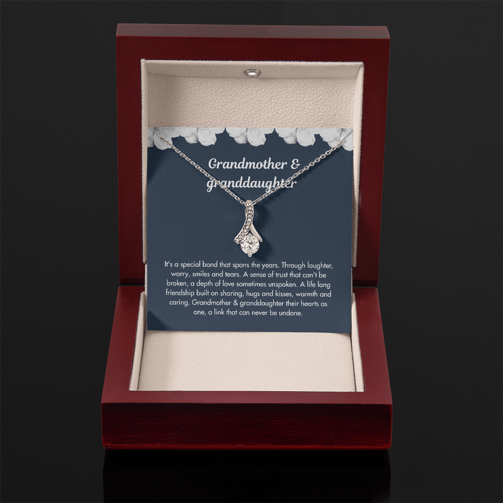 To My Granddaughter - ''A Link That Can Never Be Undone'' Alluring Beauty Necklace